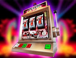 Antarmuka Caishen Wins di lgo bola menampilkan gulungan slot dengan simbol keberuntungan Asia